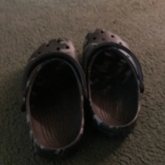 Crocks - Picture 3 of 4